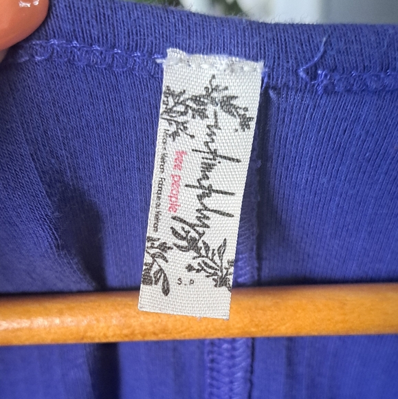 S Free People Long Sleeve Vneck top CS - Picture 2 of 2